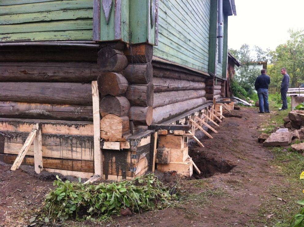 Восстановление и ремонт фундамента старого деревянного дома