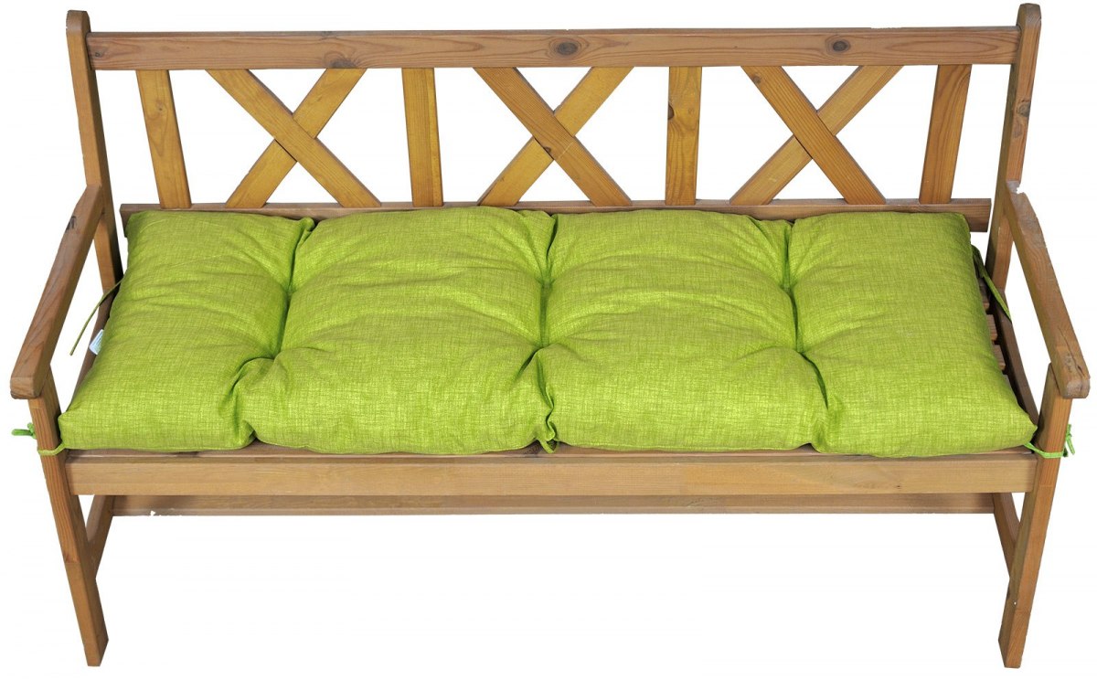 деревянные скамейки с подушками