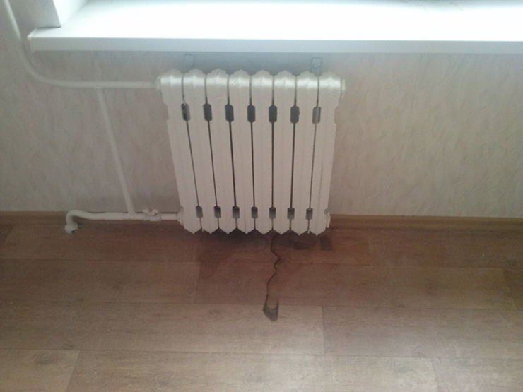 Потек радиатор отопления