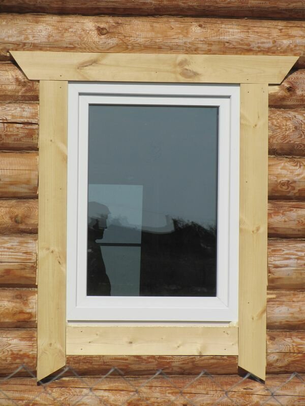 Наличники на окна в деревянном доме - обналичка снаружи, внутри, резные красивые, простые современные из дерева