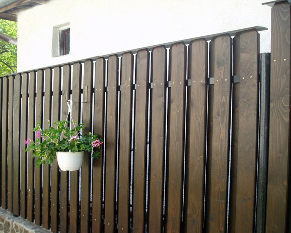 Можно ставить глухой забор. Виды и разнообразия дворовых заборов. Fence durable.