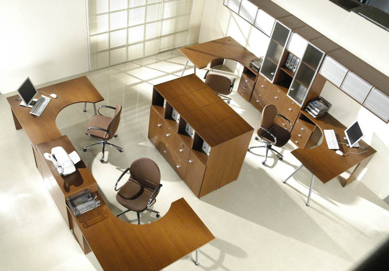 Различные виды и варианты открытой и закрытой планировки современного офиса Расположение кабинетов, мебели и рабочих мест в нем на схеме